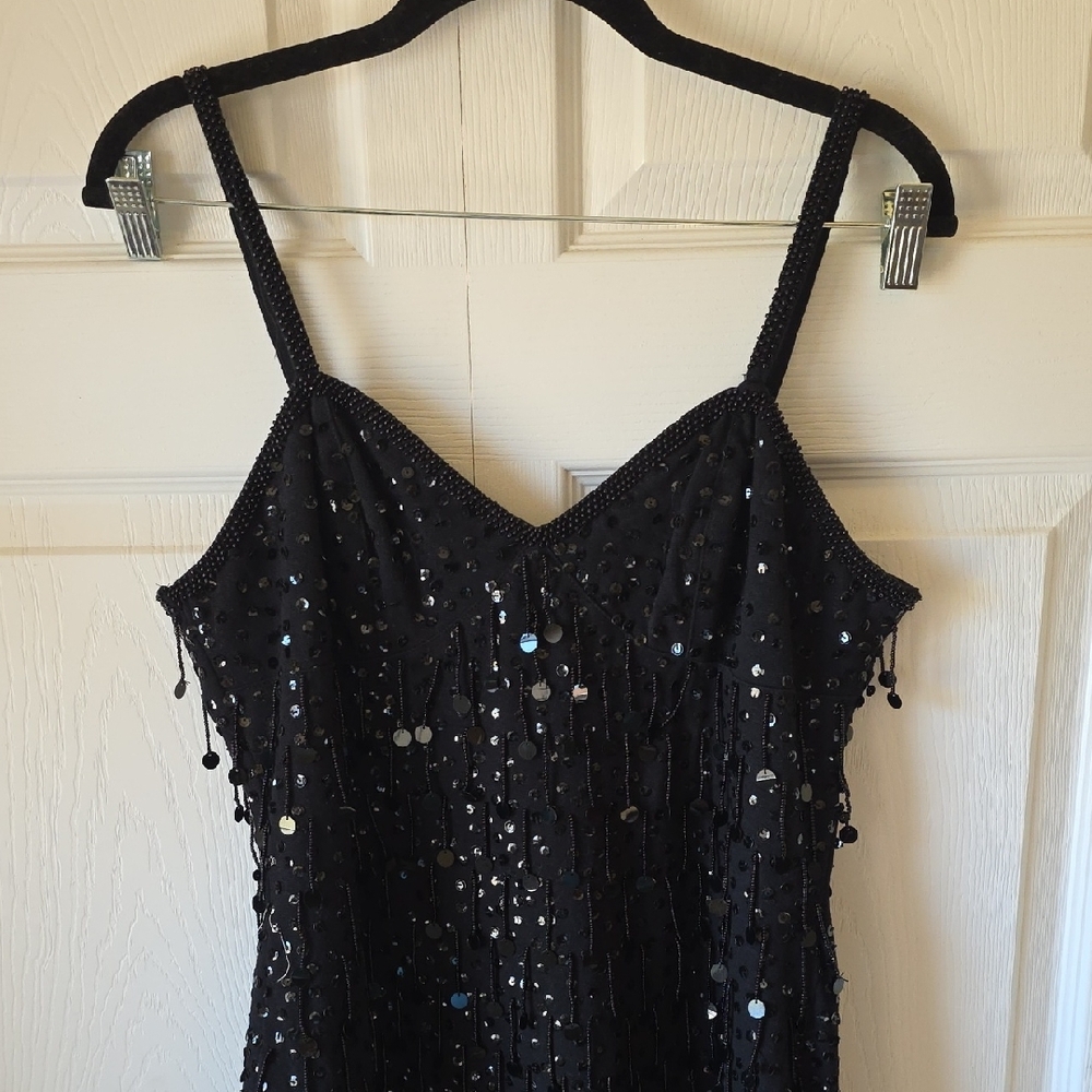 Elegant Black Sequin Midi Dress - Picture 3 of 12